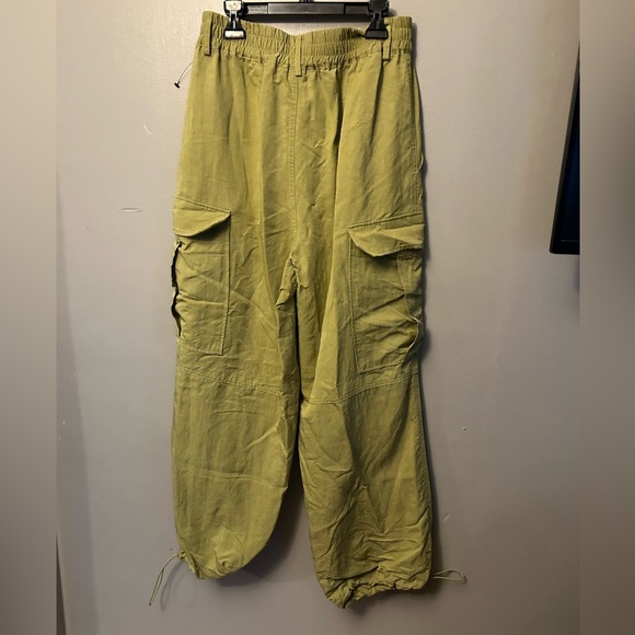 House of Harlow 1960 pants - light olive green wide leg cargo windbreaker - Picture 2 of 9